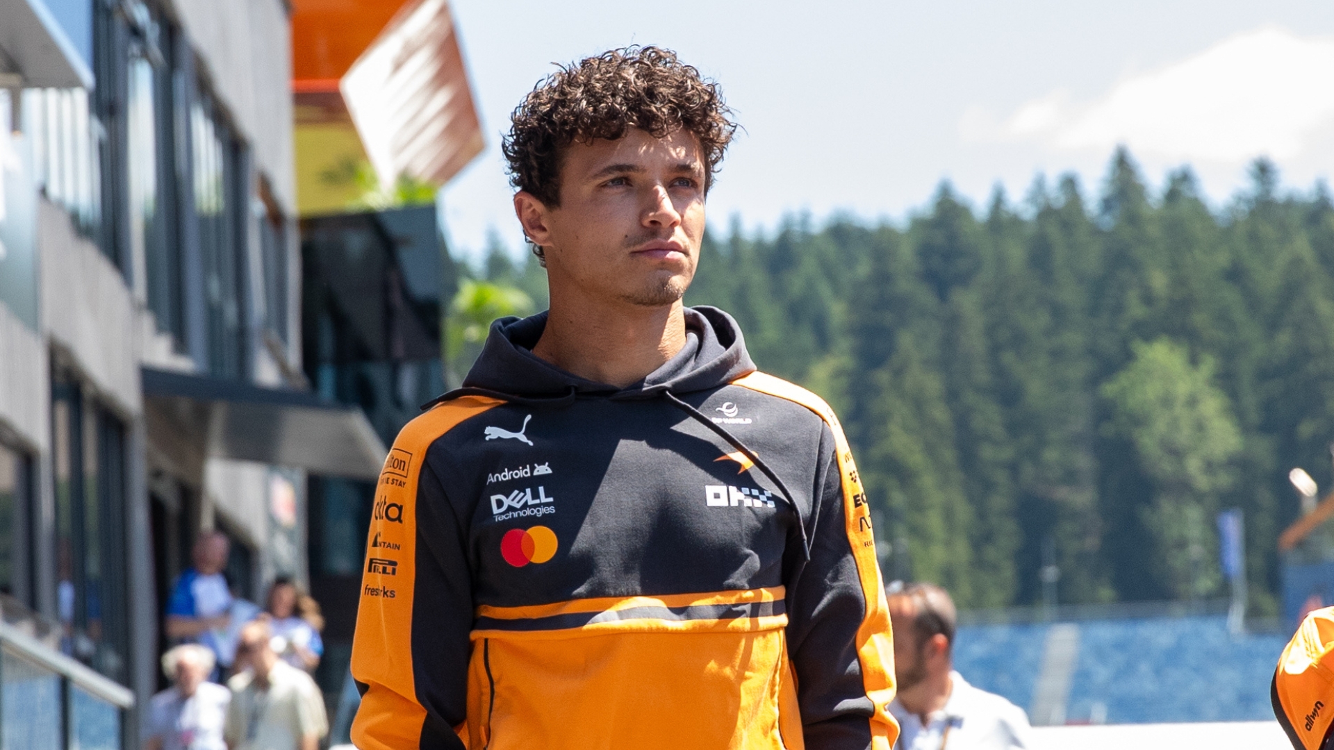 Norris cita Scooby-Doo e rebate Alonso sobre evolução na F1: “Pilotos falam demais”