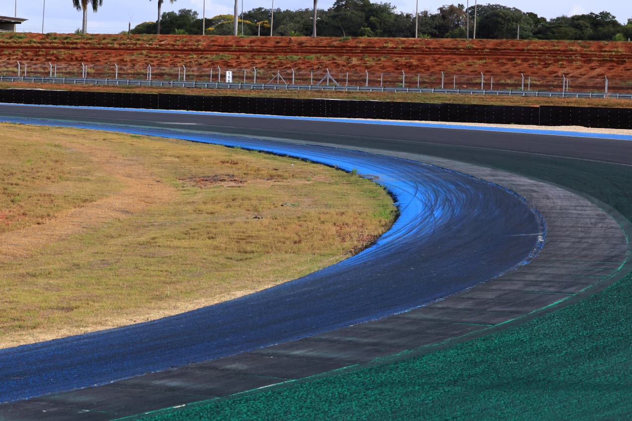 Governo de Goiás anuncia substituição integral do asfalto do circuito de Goiânia
