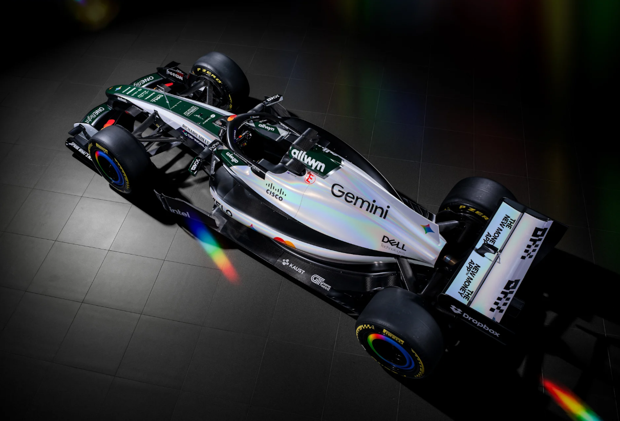 McLaren recorda estreia e anuncia pintura especial para GP da Inglaterra