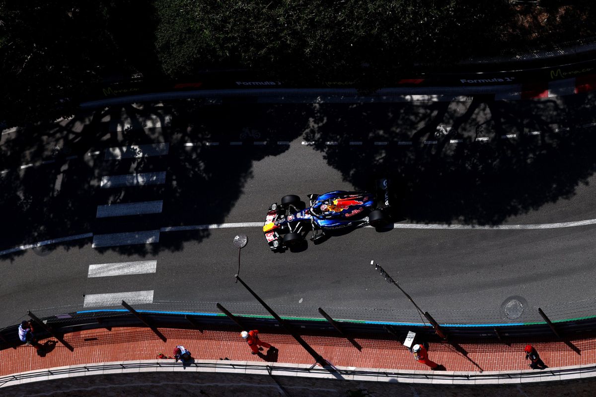 Verstappen sofre problemas na largada, vê carro apagar e abandona GP de Mônaco