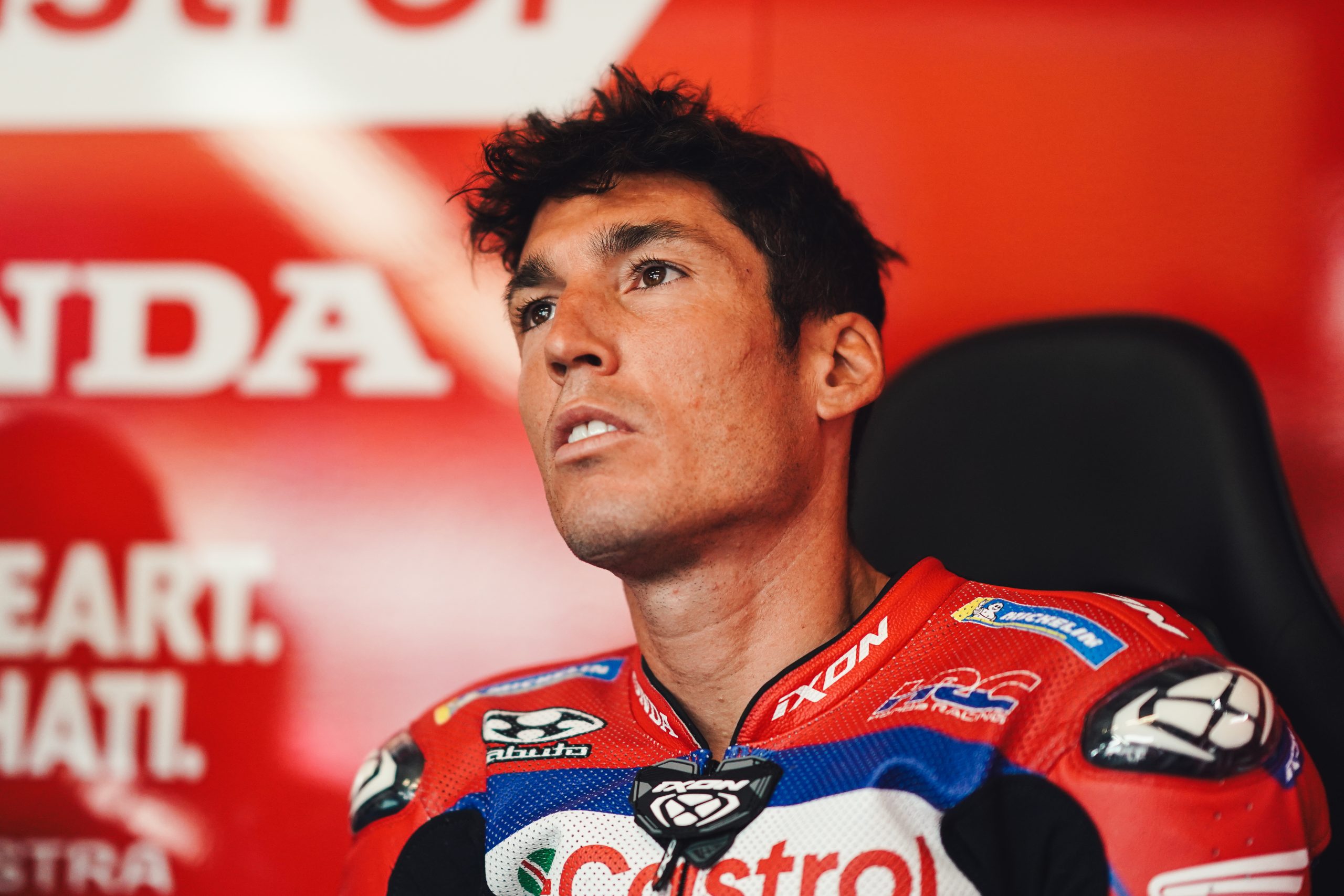 Aleix Espargaró ignora Bezzecchi e vê duelo entre Martín e Marc Márquez pelo título