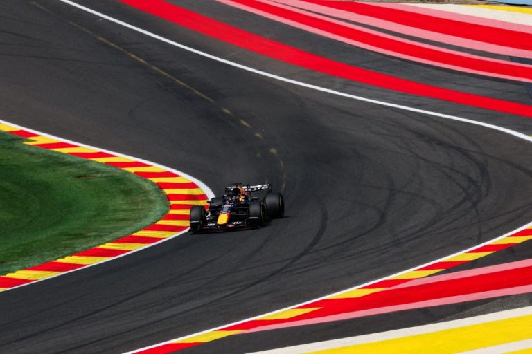Verstappen supera Macarena da Ferrari e comanda TL1 da Bélgica. Bortoleto é 10º