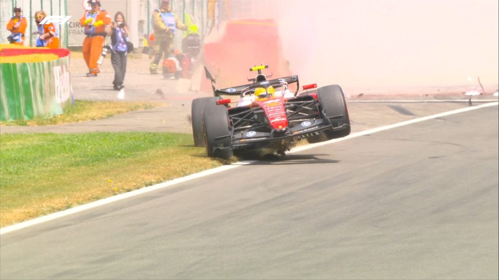 Hamilton bate forte e quebra suspensão traseira no fim do TL3 do GP da Bélgica