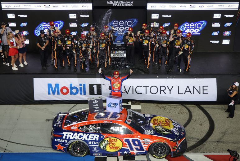 Briscoe segura Bell e puxa trinca da Joe Gibbs na etapa de Chicagoland da Nascar