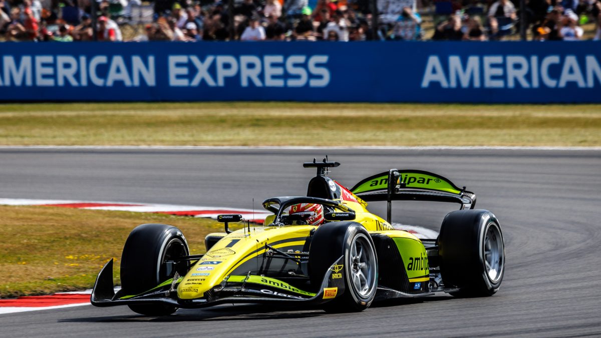 Câmara voa em Silverstone, supera Dunne e garante pole da F2 na Inglaterra. Minì é 10º