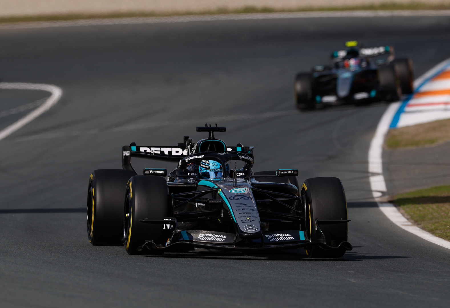 Mercedes elogia 'sólido' Russell em pole da sprint dos Países Baixos: 'Está voltando'