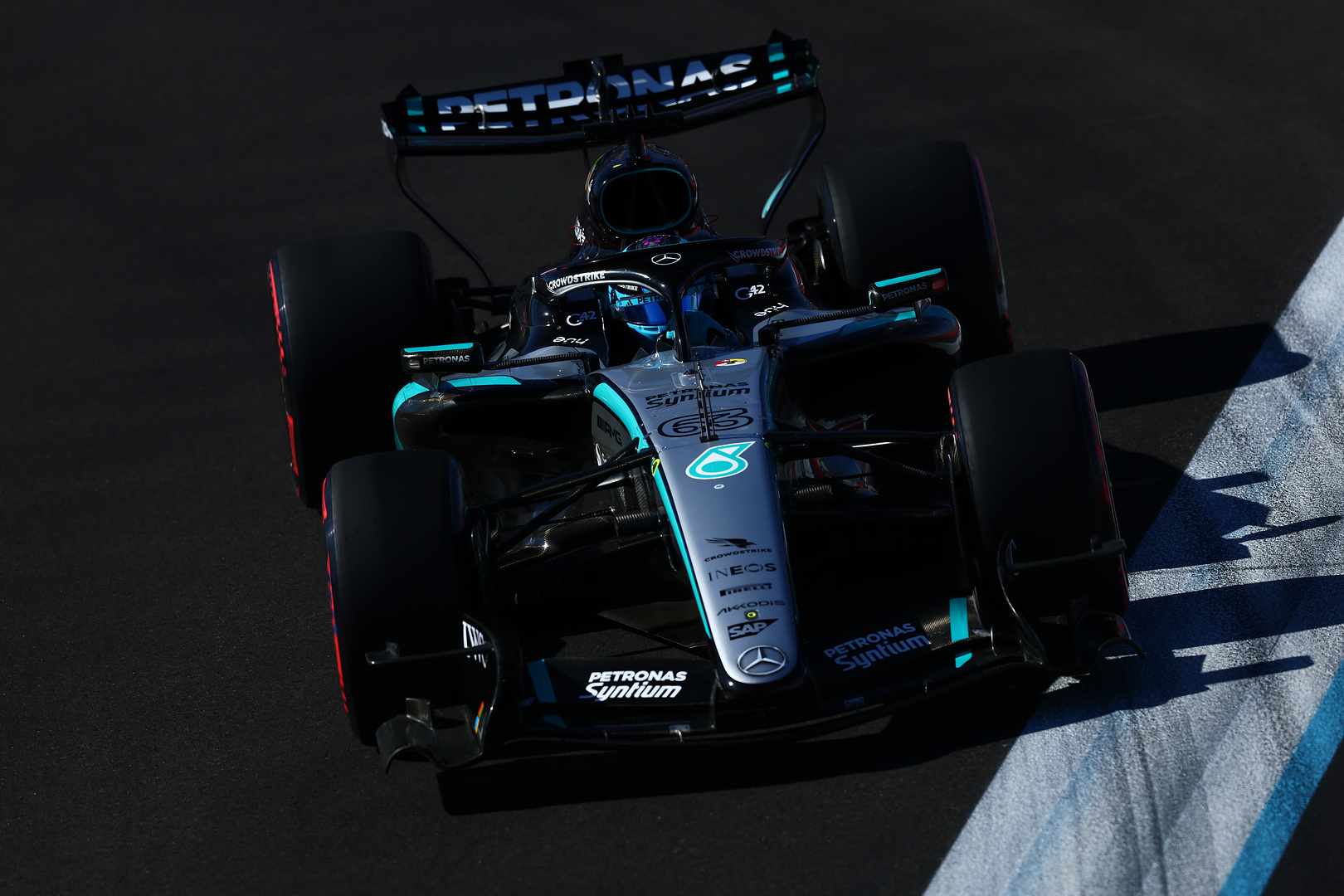 Mercedes busca 'liberar potencial, além do psicológico' para ajudar Russell em 2026