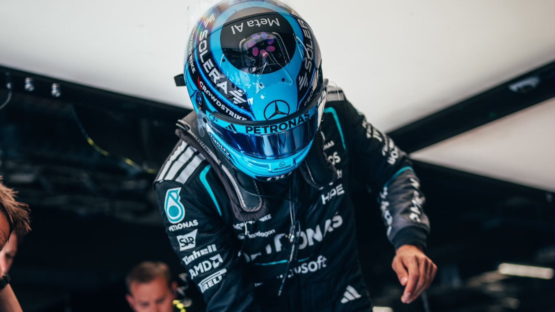 Russell aponta estilo de pilotagem como problema e explica desvantagem para Antonelli em 2026