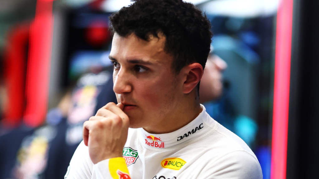 F1 2026, SINGAPURA, MARINA BAY, CLASSIFICAÇÃO, RED BULL, ISACK HADJAR, ROSTO
