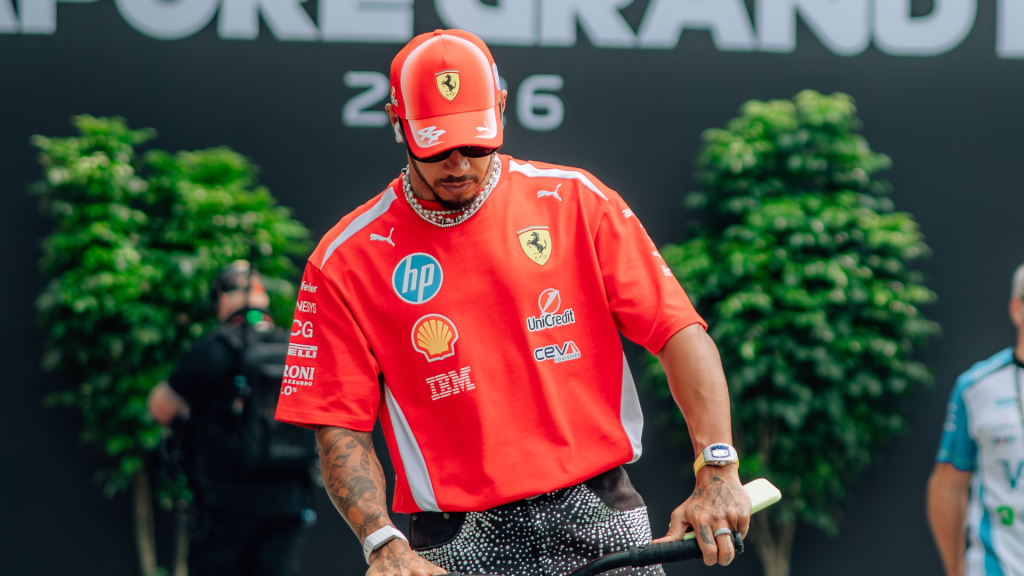 F1 2026, SINGAPURA, MARINA BAY, CORRIDA, FERRARI, LEWIS HAMILTON, RETRATO
