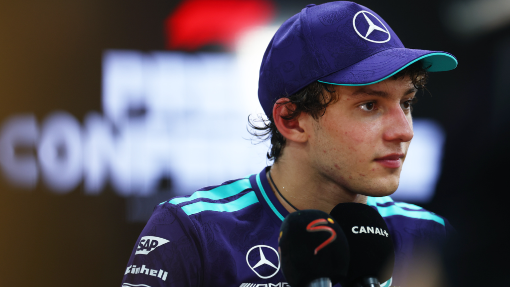 F1 2026, SINGAPURA, MARINA BAY, CORRIDA, MERCEDES, KIMI ANTONELLI, RETRATO
