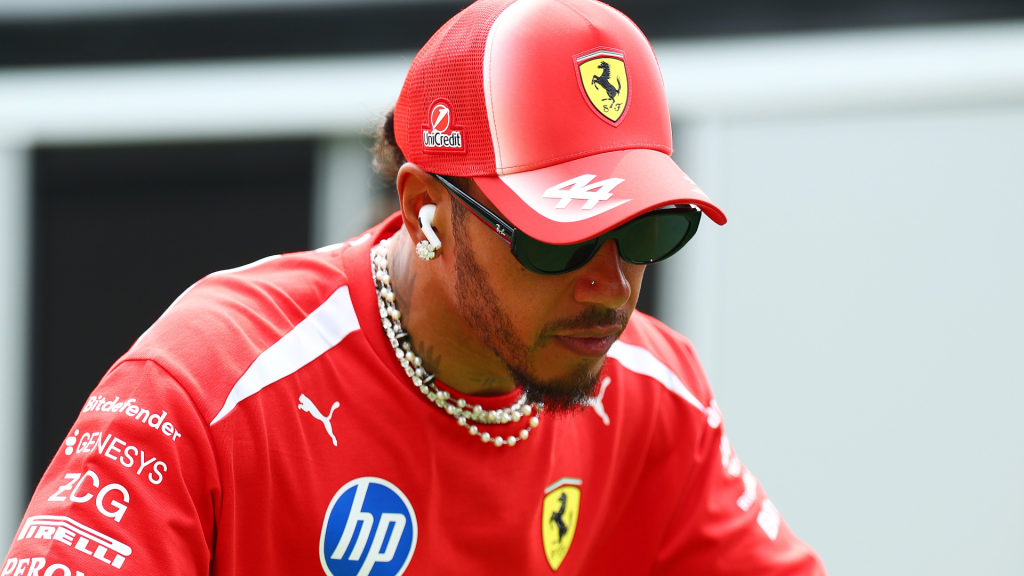F1 2026, SINGAPURA, TREINO LIVRE, FERRARI, LEWIS HAMILTON, ROSTO, RETRATO