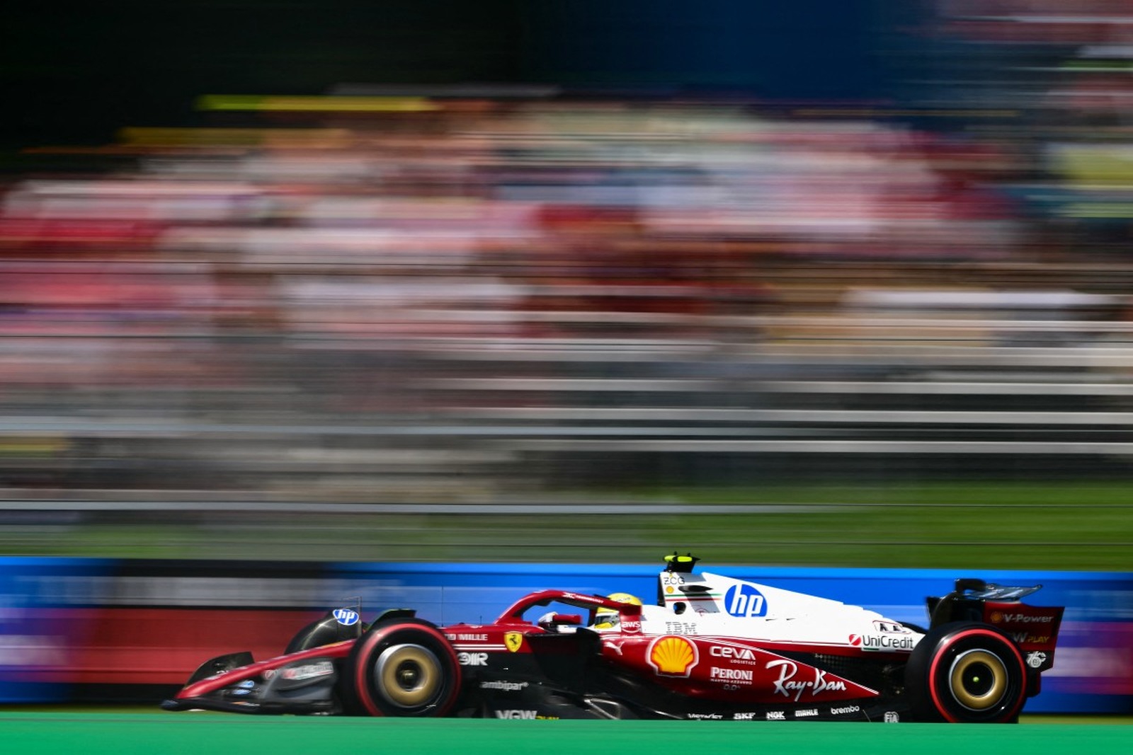 Hamilton aprueba evolución de Ferrari, pero dice que no sabe «qué es  posible» en Italia - Noticia de F1 - Grande Prêmio en Español, image size:1600x1067