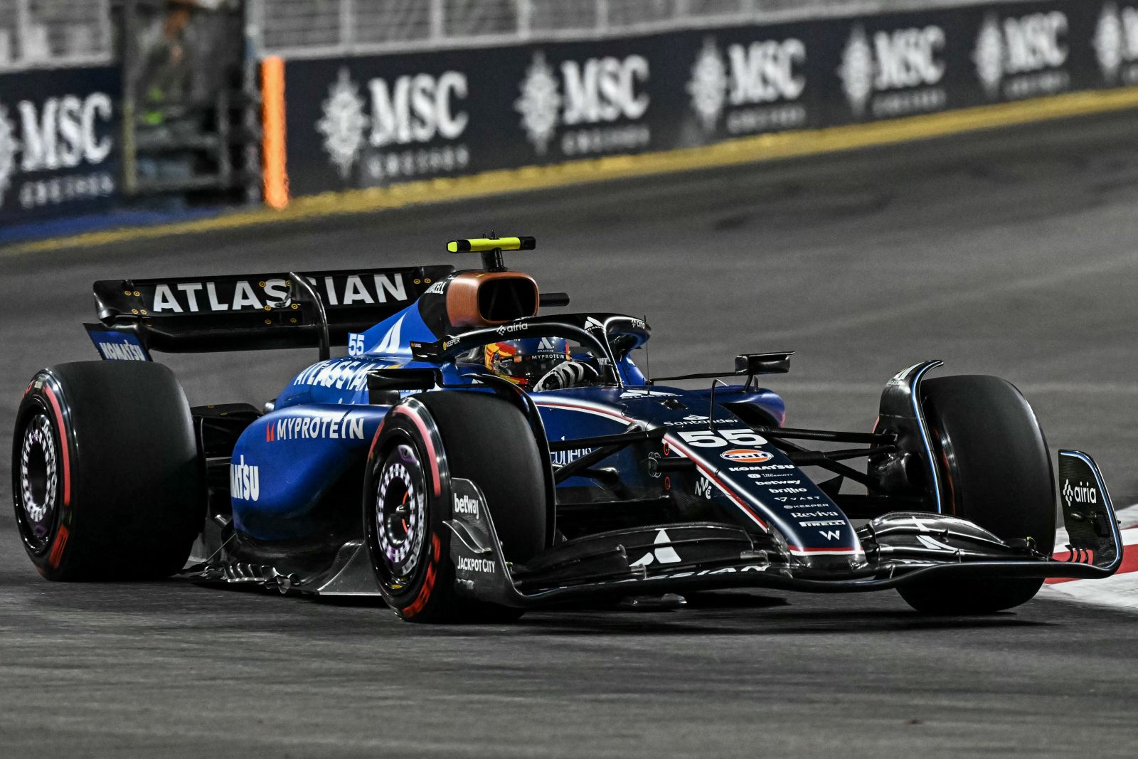 FIA excluye a Albon y Sainz de la clasificación en Singapur por  irregularidades en el DRS - Noticia de F1 - Grande Prêmio en Español