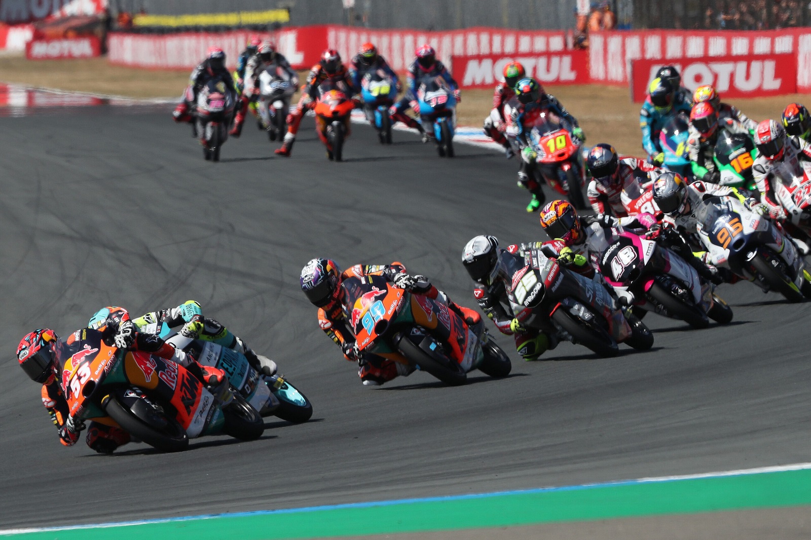 Pirelli sustituye a Dunlop y suministrará neumáticos para Moto3 y Moto2 a partir de 2024