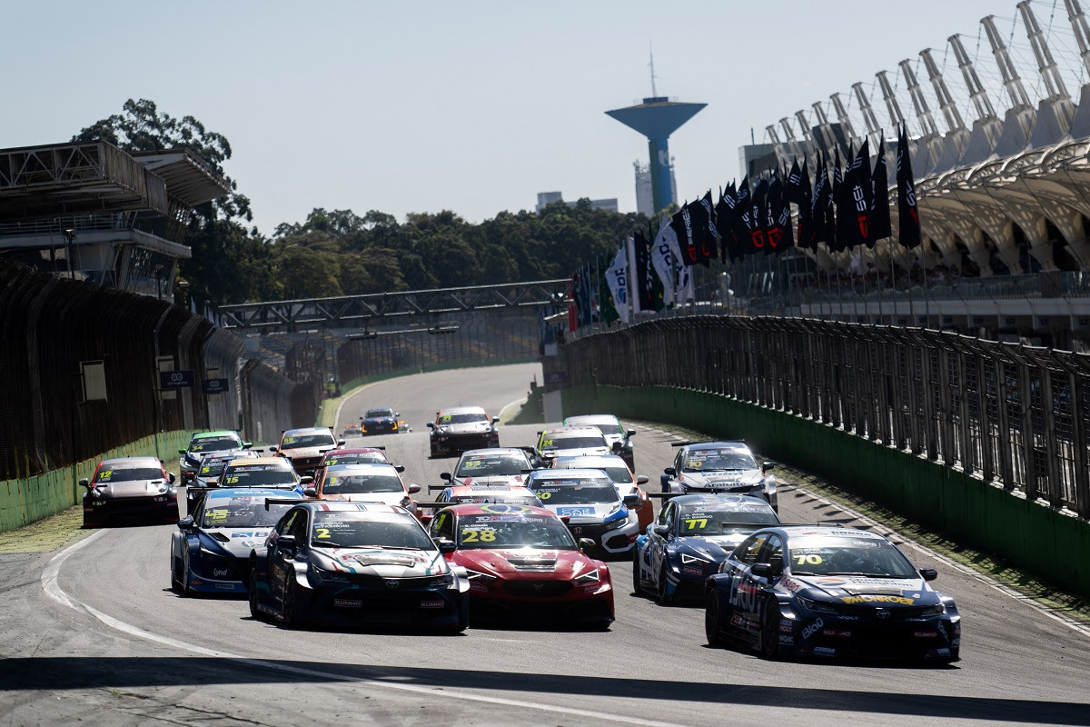 Osman y Lapenna vencen en la presentación del TCR Sudamericano en Interlagos