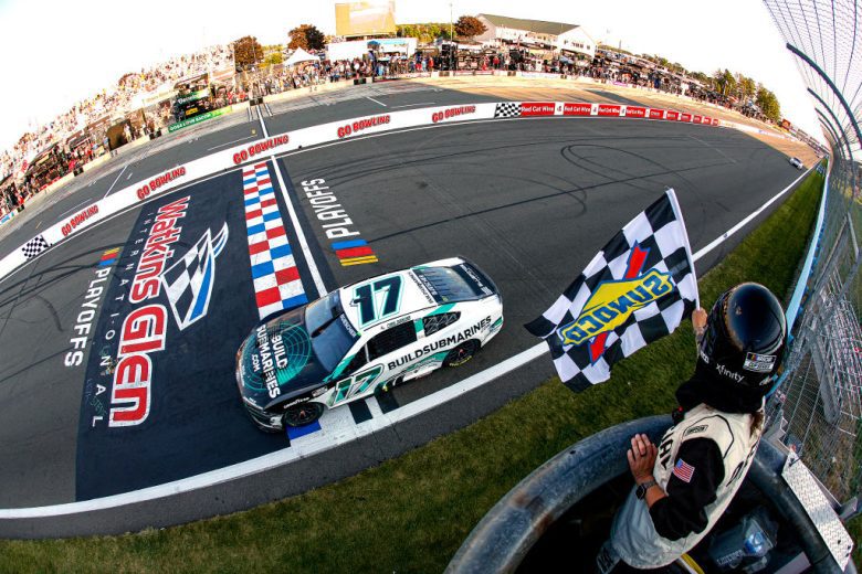 Buescher supera a Van Gisbergen en la última vuelta para ganar en Watkins Glen