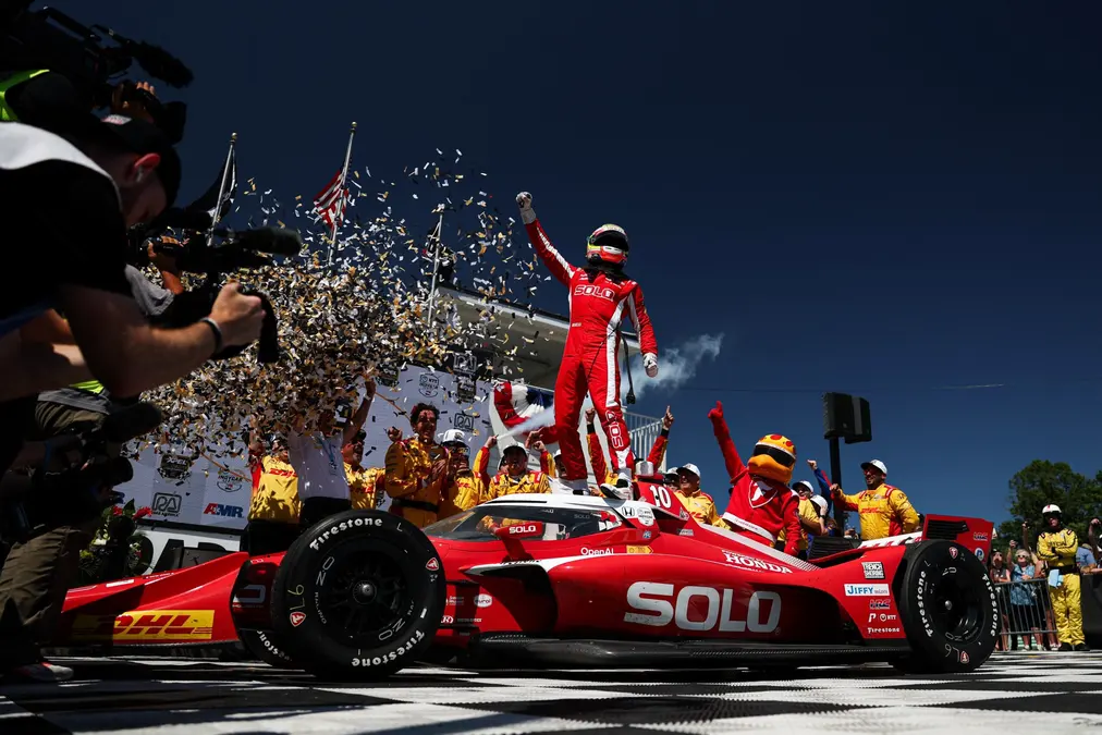 Palou celebra una “carrera loca” en Road America: “No sé cómo hemos ganado”
