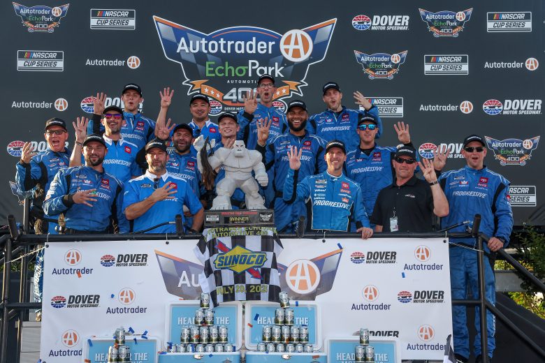 Hamlin supera a Briscoe tras dos prórrogas y gana la carrera de Nascar en Dover