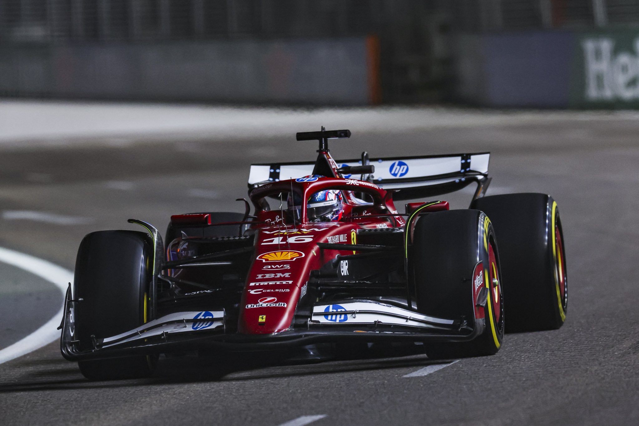 Leclerc cita confusión y minimiza accidente con Norris en el pitlane de Singapur: «Pasa»
