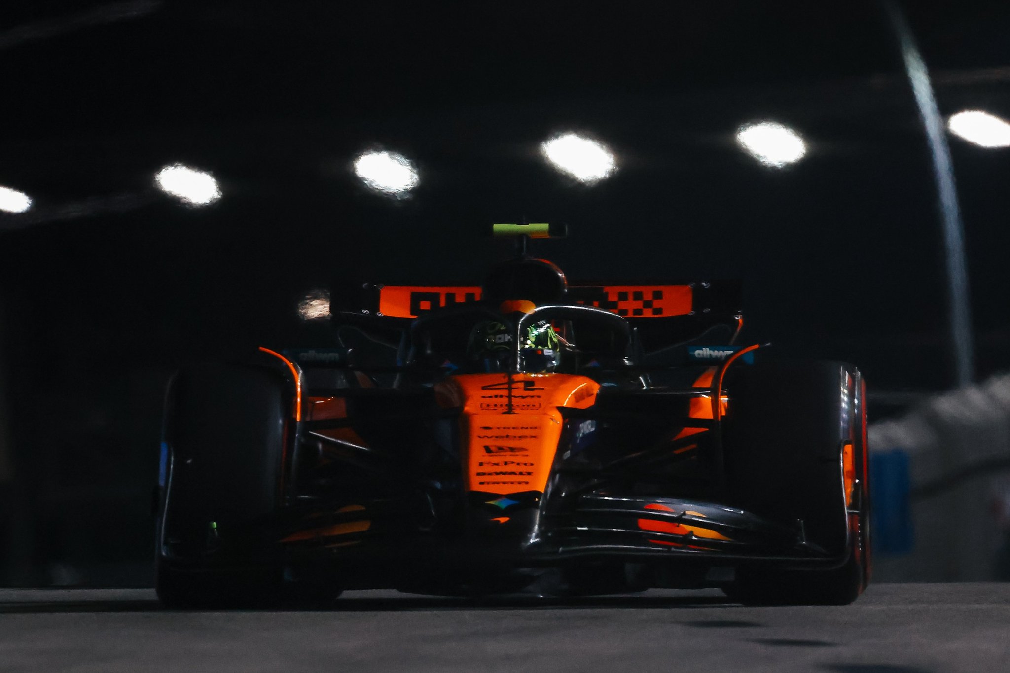Norris responde a Verstappen tras disputa en Singapur y dice: «Red Bull siempre se queja»