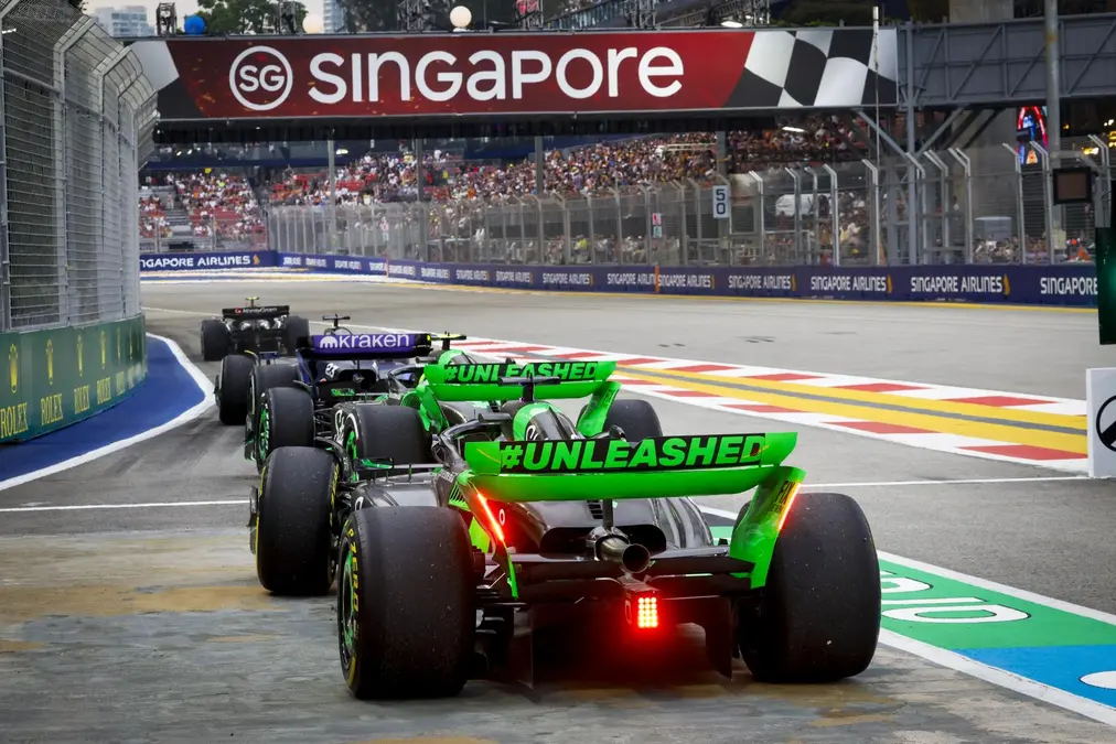 Pilotos de F1 evalúan el chaleco refrigerante para “50 vueltas de sufrimiento” en Singapur