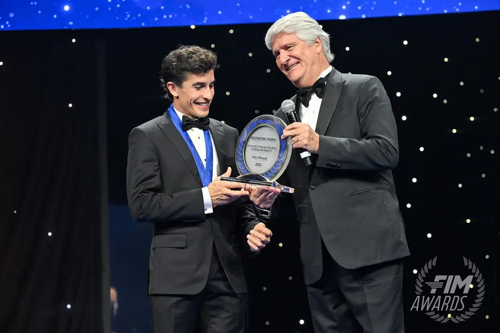 FIM premia a Márquez por “una de las mayores remontadas en la historia del motociclismo”