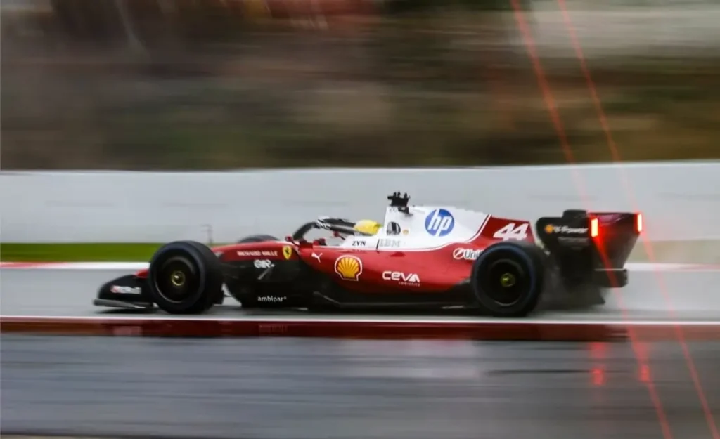 Hamilton celebra el «increíble» kilometraje de Ferrari en 4° día de pruebas en Barcelona