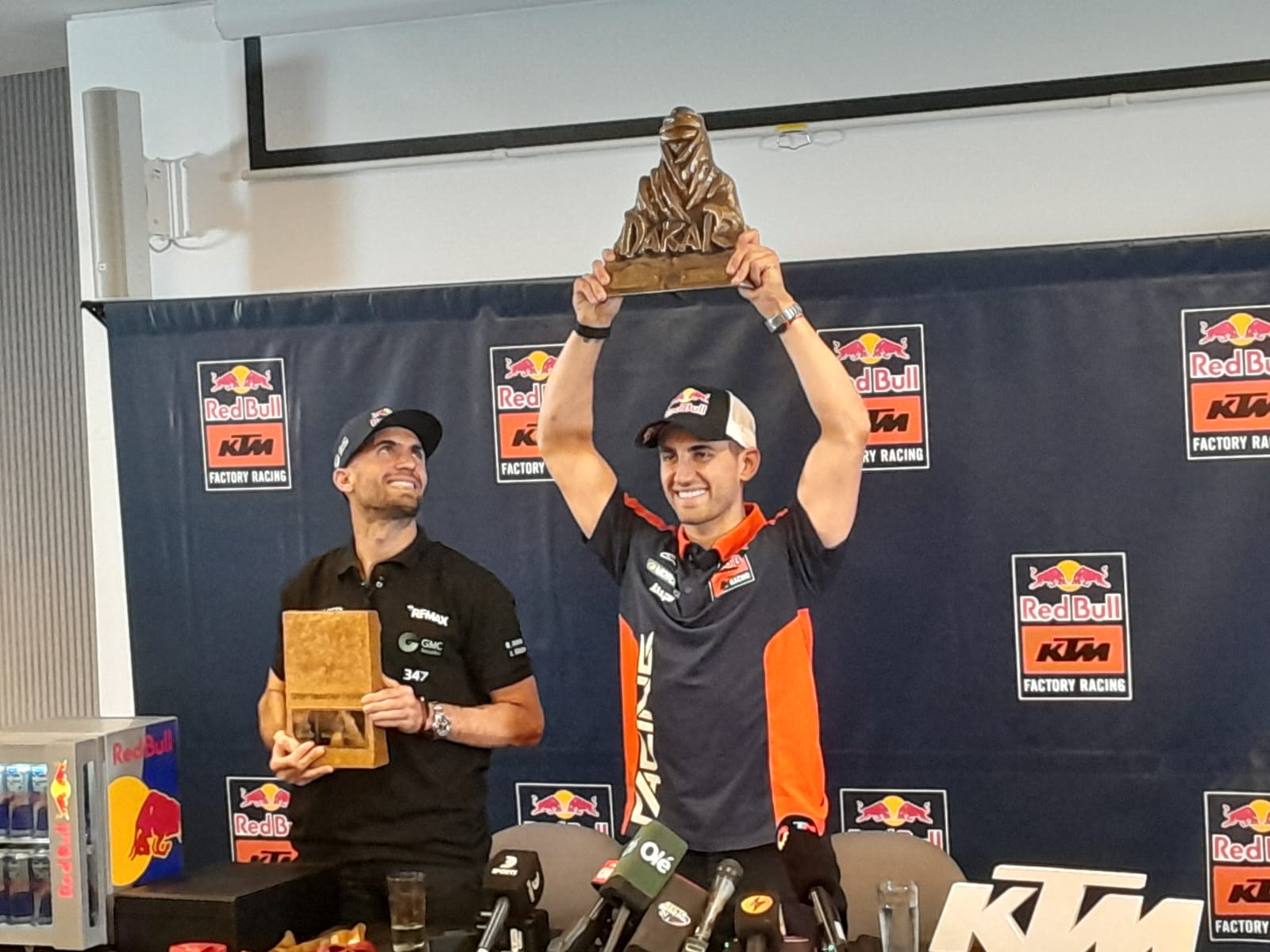 Kevin Benavides celebra la victoria de Luciano en el Dakar y analiza su debut en Challenger