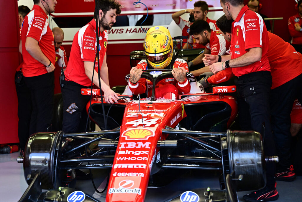 Hamilton se dice «renovado y revitalizado» en 2º año en Ferrari: «Increíblemente con suerte»