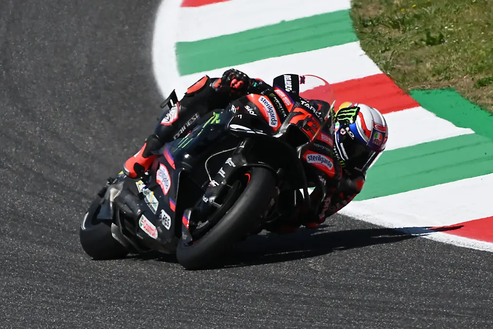 Bezzecchi supera a Bagnaia y lidera 1-2 de Aprilia en Mugello; Márquez, 7°