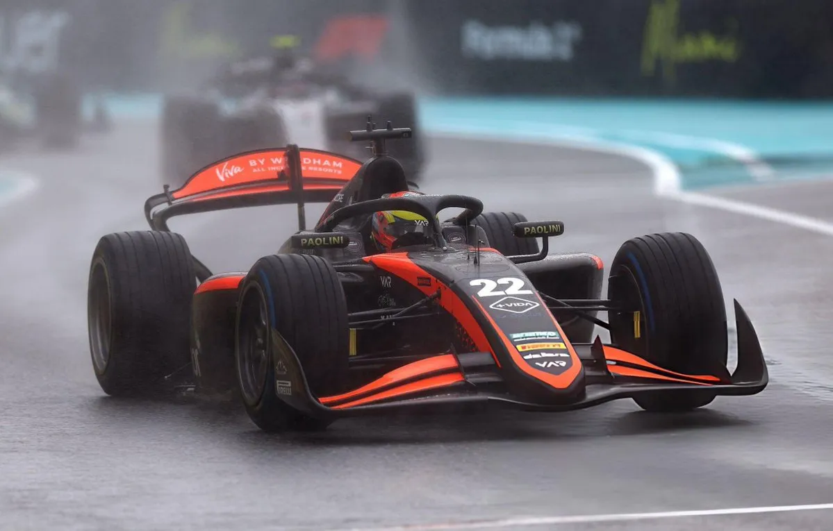 Gabriele Minì gana una caótica carrera de F2 en Miami bajo la lluvia; Mari Boya remonta hasta el séptimo puesto — image 4