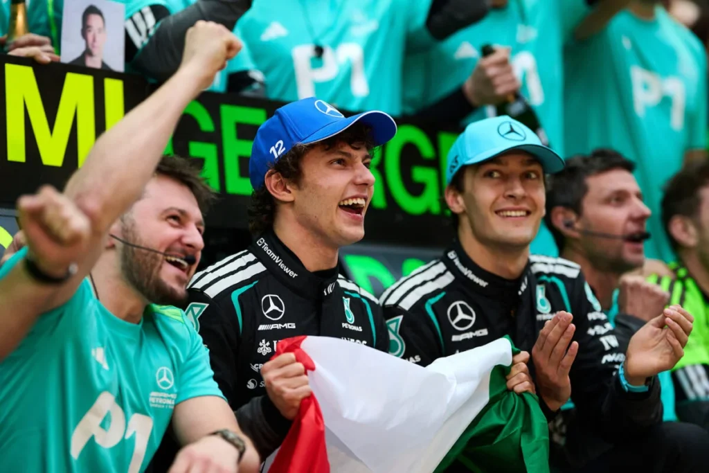 George Russell pregou cautela em briga contra Kimi Antonelli na F1 2026 (Foto: Mercedes)
