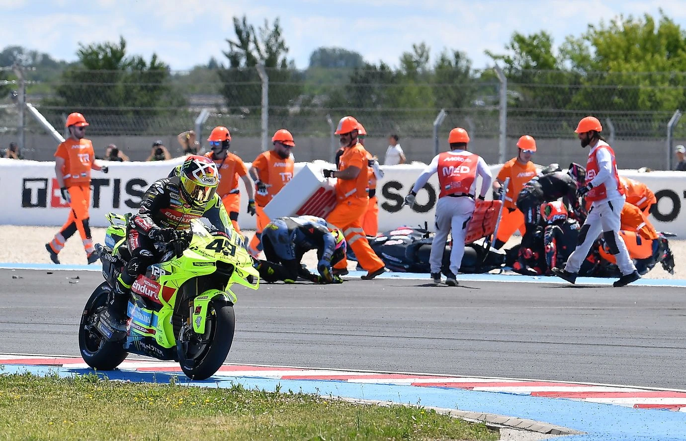 Di Giannantonio critica largadas en MotoGP: “Quiero volver a casa”