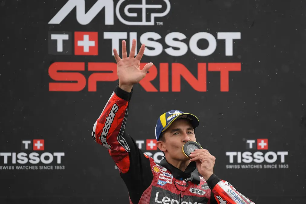 FIM actualiza la norma de entrada a boxes tras la polémica con Marc Márquez en Jerez
