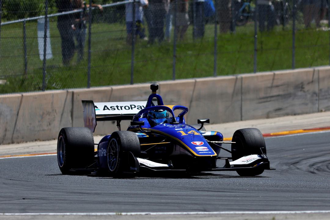 De Tullio domina y triunfa en la carrera dominical de la Indy NXT en Road America