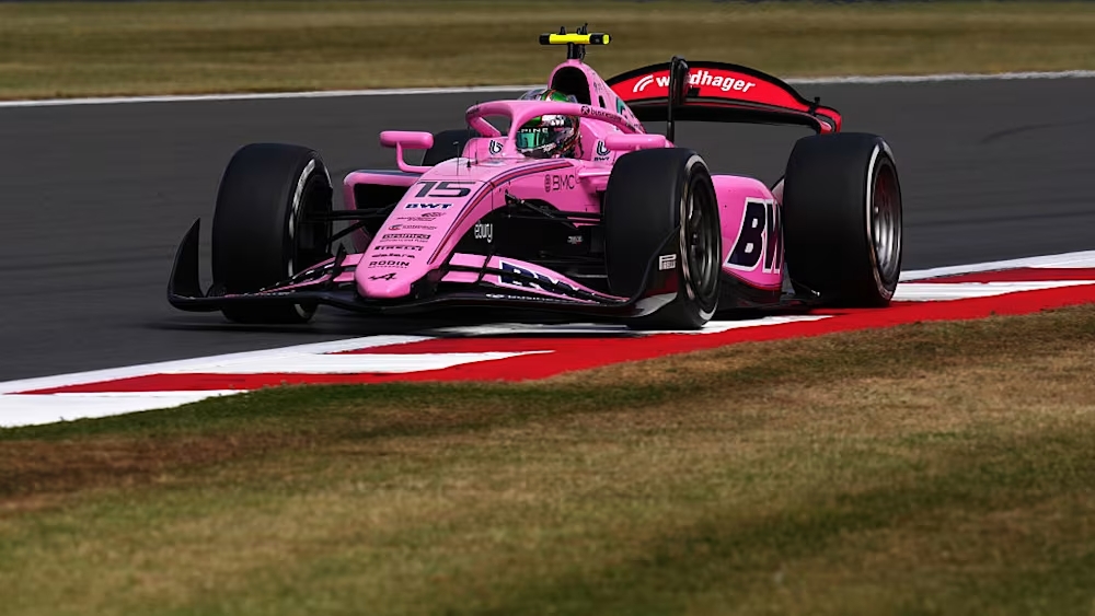 Dunne lidera práctica de F2 en Silverstone; Varrone es 19°