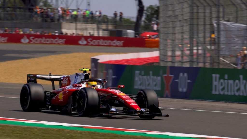 F1 2026, INGLATERRA, ANNA RADCHUK, SEXTA, TREINO LIVRE, FERRARI, LEWIS HAMILTON, CARRO