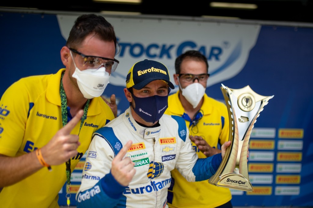 Maurício leva pole para final da Stock Car e se coloca como favorito. Camilo é 17°