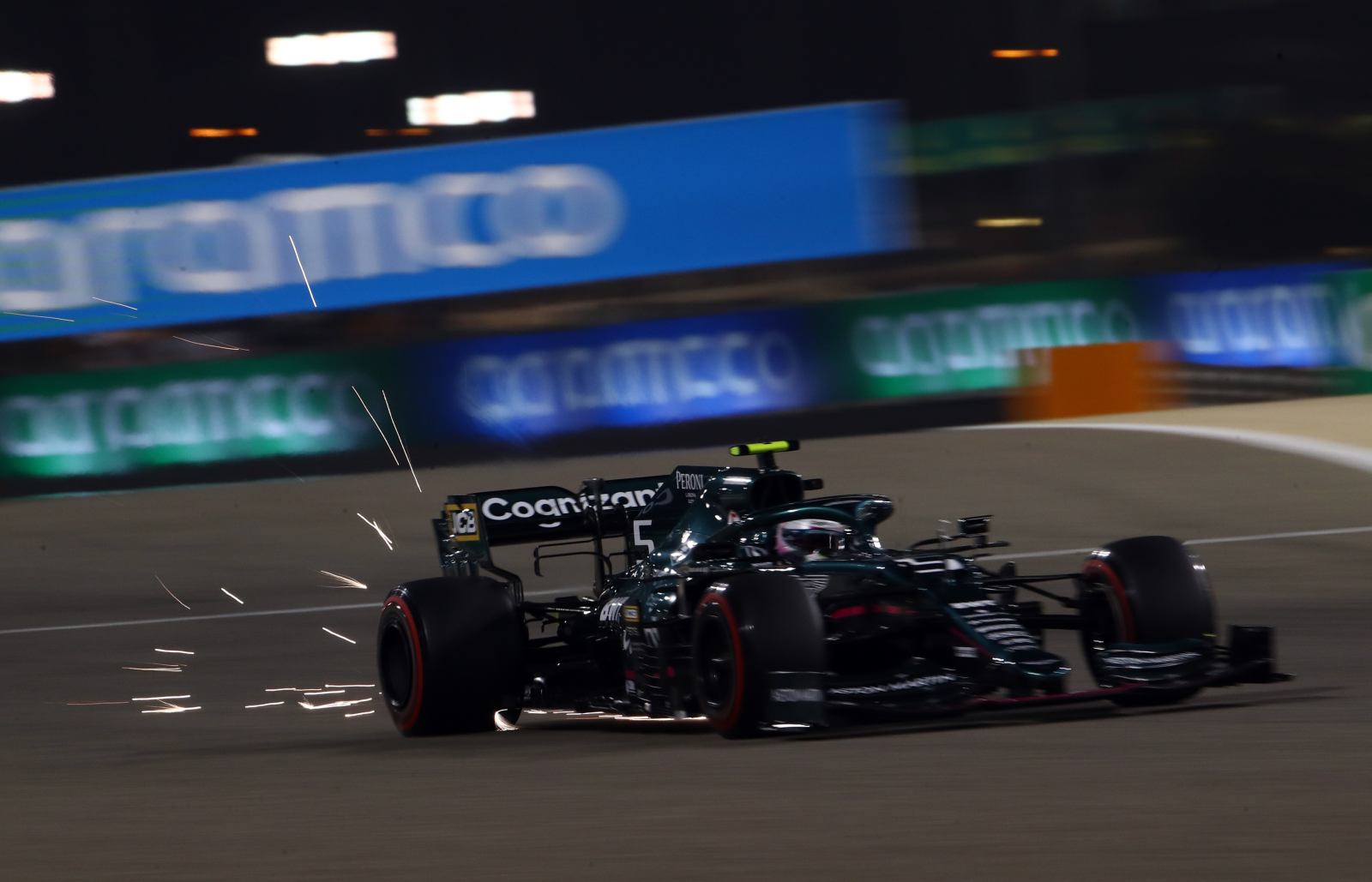 Vettel lamenta estreia ruim pela Aston Martin e reclama: “Não me sinto confortável no carro”