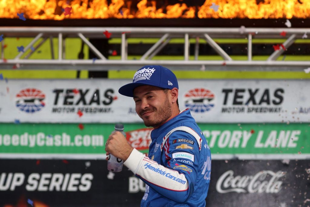 Paddock Plus: Larson finalista, reinado de Rea perto do fim e Ogier com mão no octa