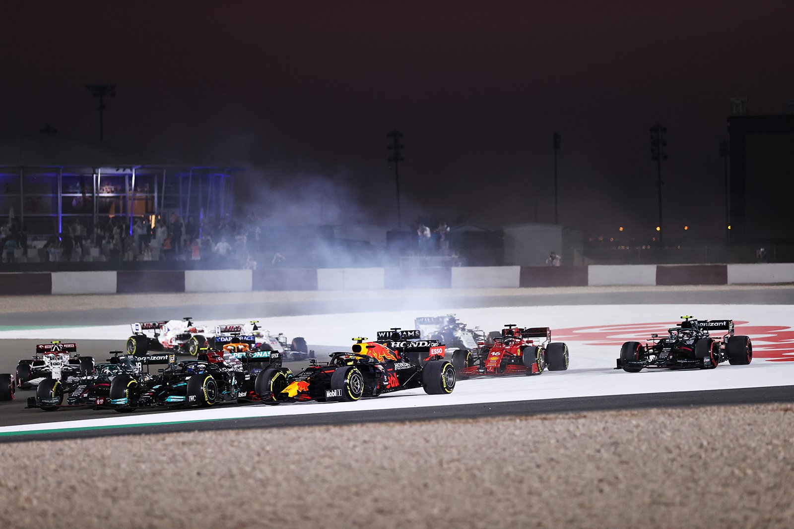 Red Bull se desculpa com FIA, mas provoca Mercedes: “Não apontamos e xingamos”