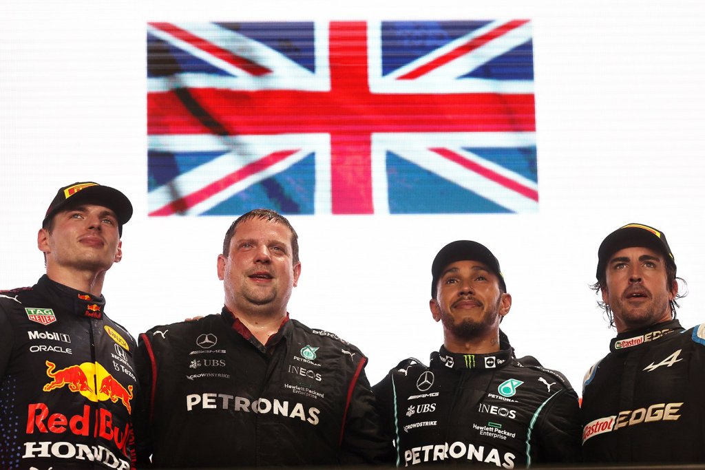 Hamilton elege Alonso como adversário mais difícil na F1: “Espero que siga correndo”