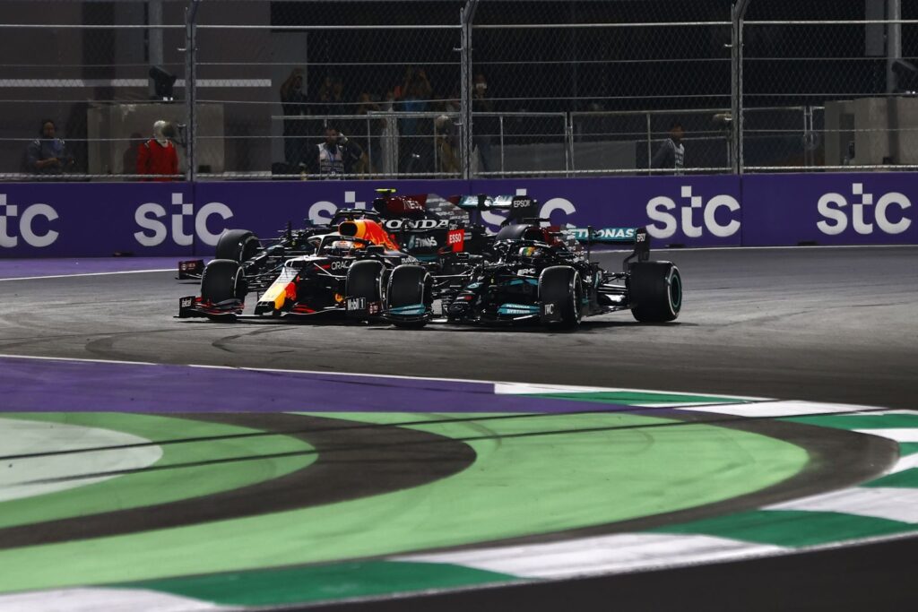 Red Bull critica decisões da FIA e diz que F1 sente falta de Charlie Whiting