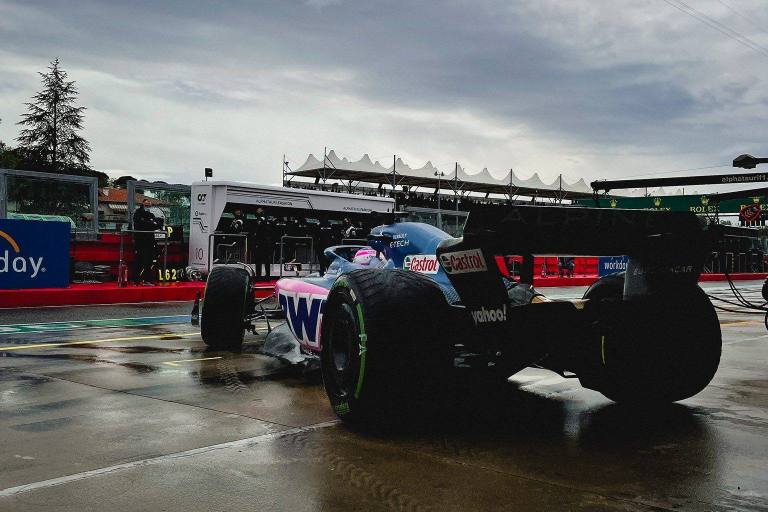 Fernando Alonso abandonou em Ímola (Foto: Alpine)