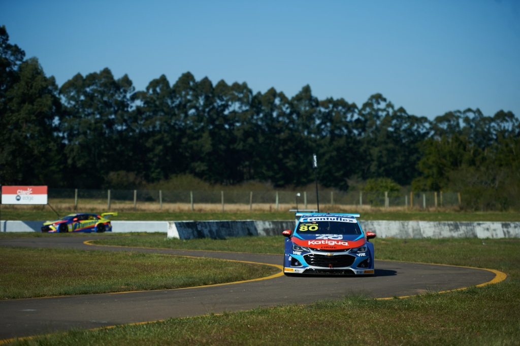 Gomes supera Serra e lidera treino livre 1 da Stock Car no Velopark