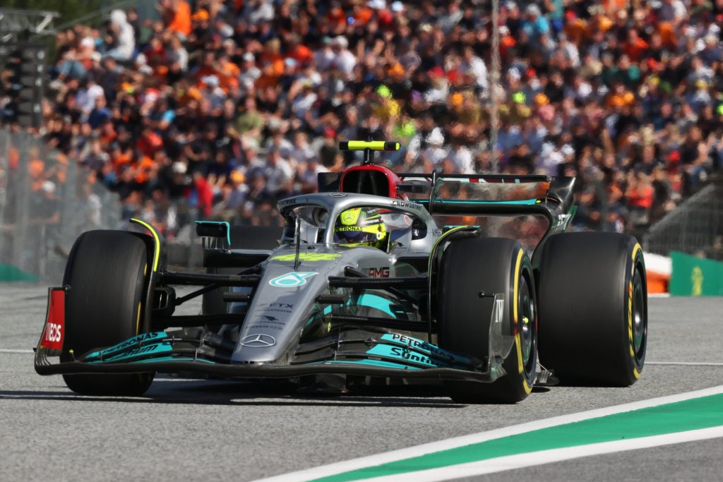Hamilton critica Gasly após toque na largada: “Não entendo por que fazer isso”