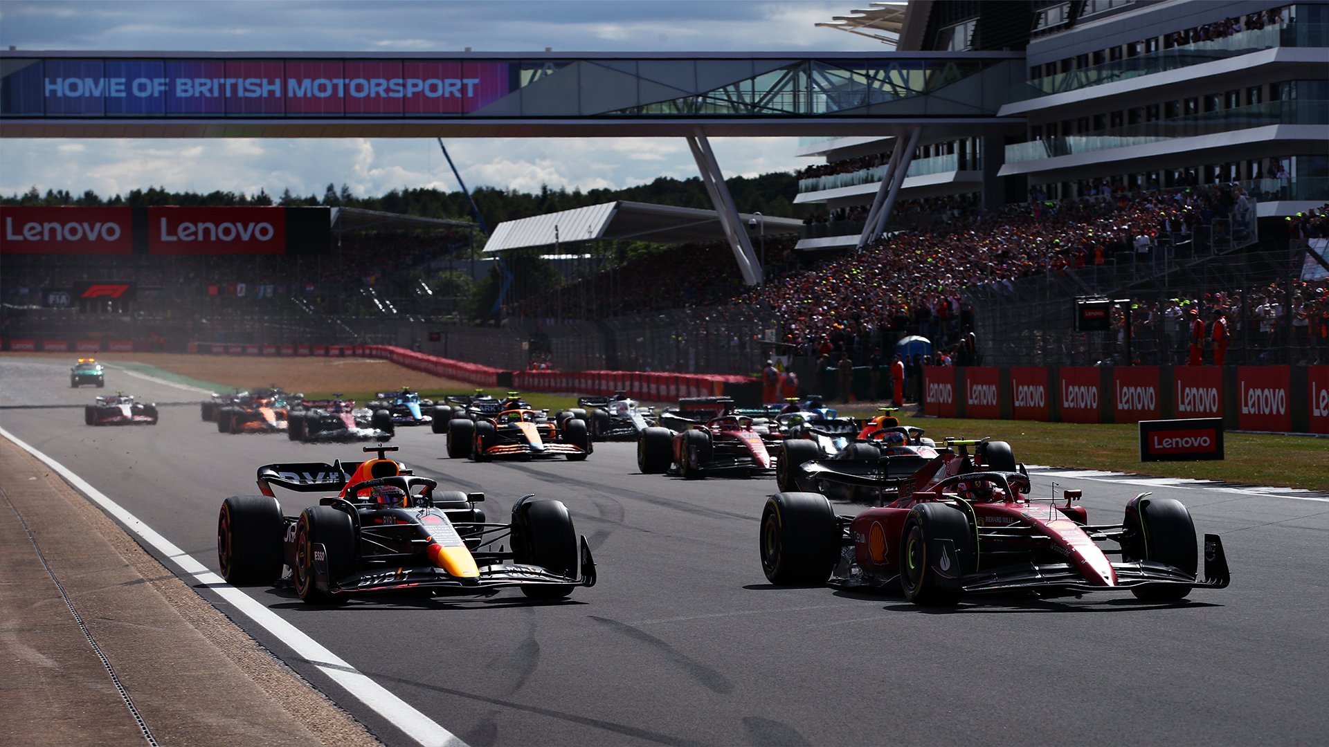 Verstappen sofre na Inglaterra, mas mantém 34 pontos de frente. Confira classificação