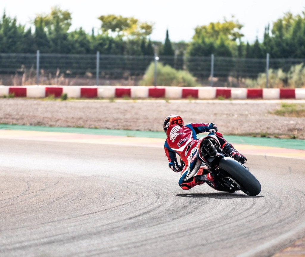 FOTO: 89 dias após cirurgia, Marc Márquez volta a pilotar em teste em Aragão