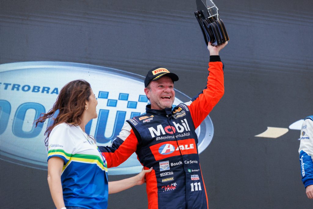 Barrichello vence caótica corrida 2 marcada por acidente nos boxes em Santa Cruz do Sul